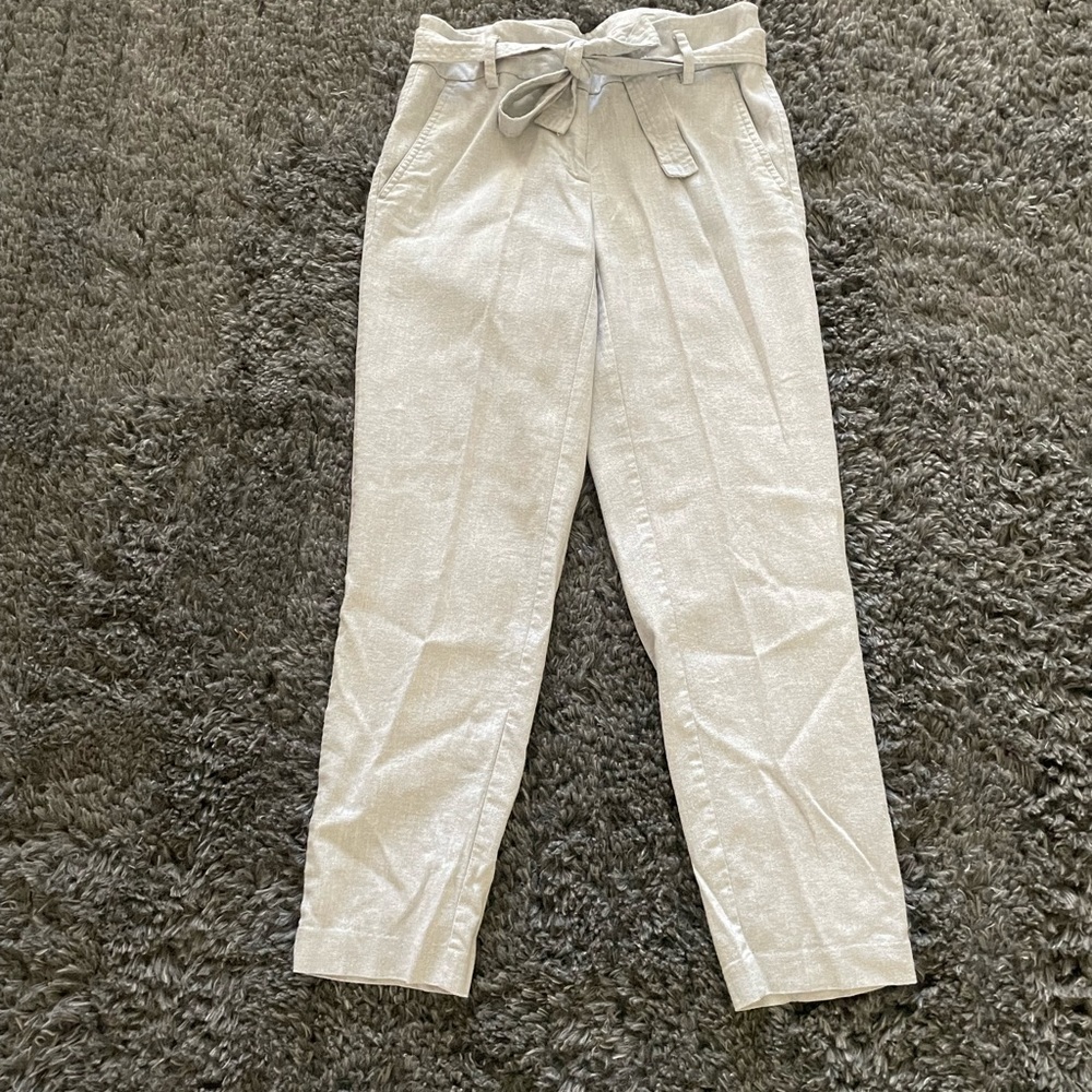 LOFT, light grey, size 0, 40% silk, tapered leg pants with cloth belt.